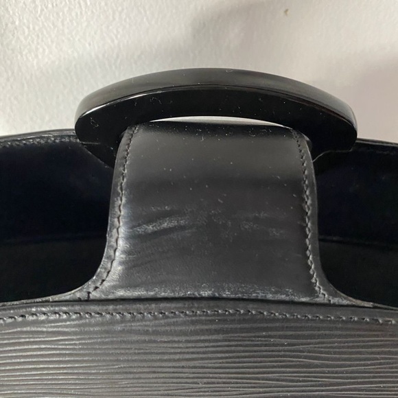 Louis Vuitton Reverie Leather Bag - Picture 6 of 16